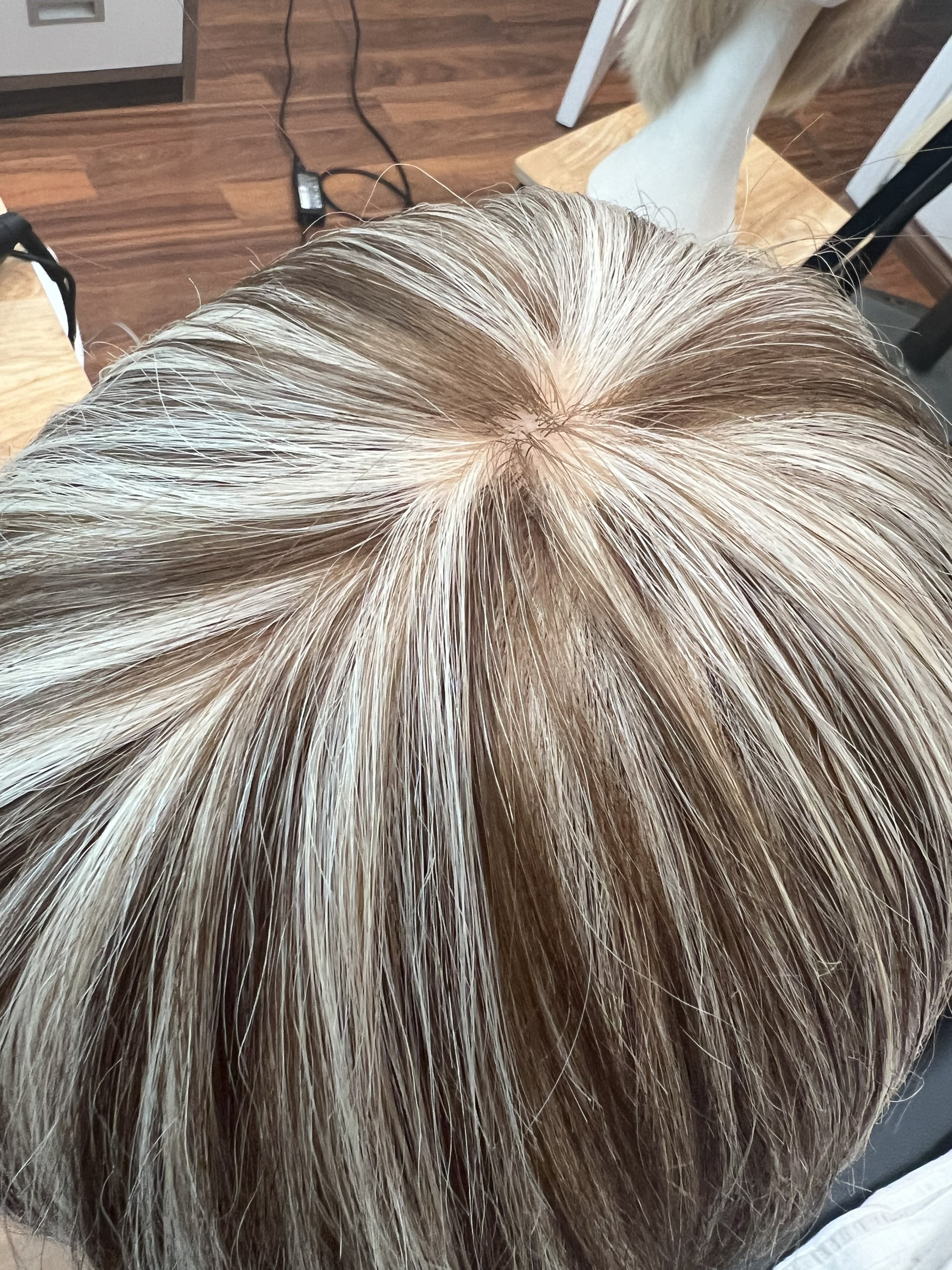 Silkbase wig highlight blond