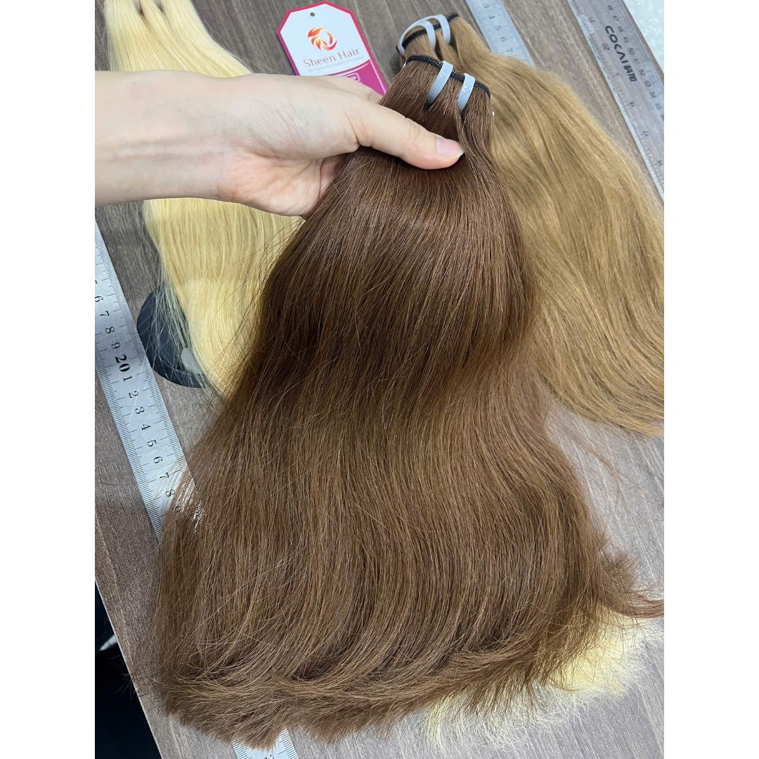 Wholesale Machine Weft Hair #6 Brown Extensions 12 Inch (30cm) | 100% Best Raw Human Hair Factory 3 Close-up inspection of Sheen Hair Vietnam's Machine Weft Hair #6 Brown Extension