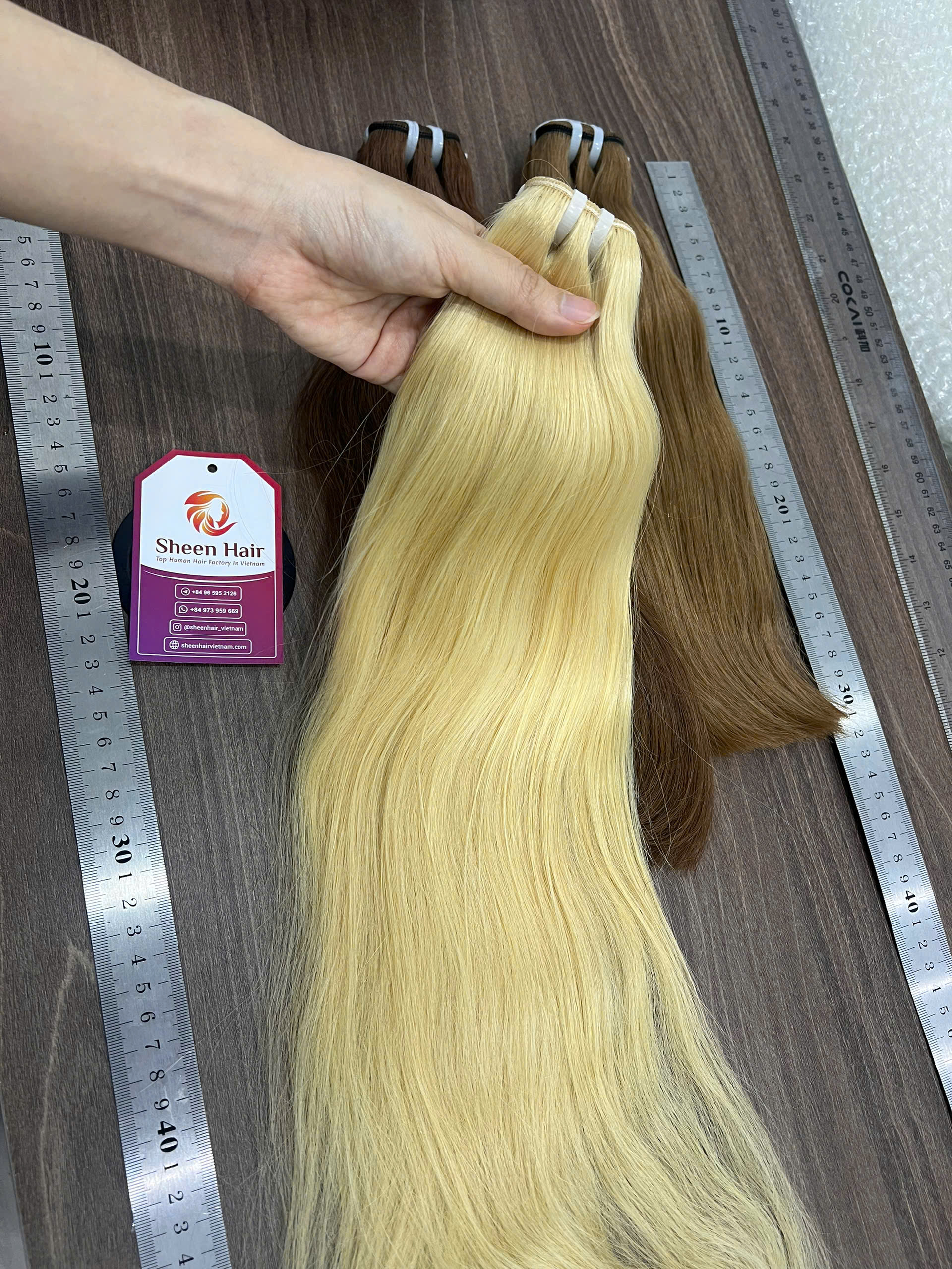 Weft Bundle Blonde Tone - Silky 20-Inch Hair - Best Cold-Bleaching Technique 3 Weft Bundle Blonde Tone - Silky 20-Inch Hair - Best Cold-Bleaching Technique - Image 2